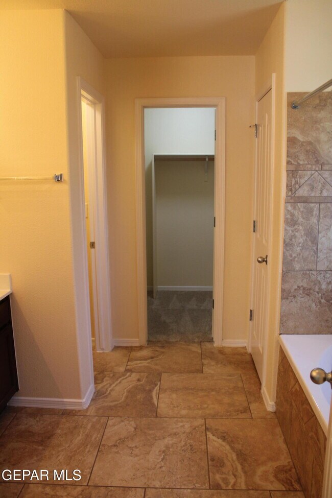 Building Photo - 12928 Hueco Pit Dr