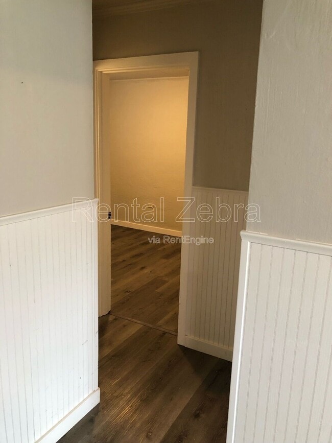 Building Photo - 1332 NE Del Norte Ave