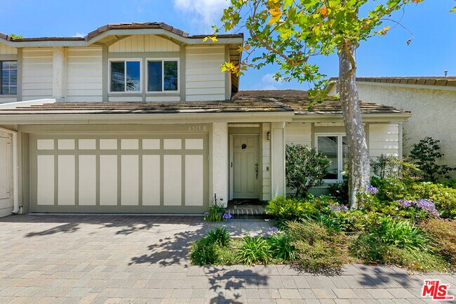 Building Photo - 6515 Dume Dr
