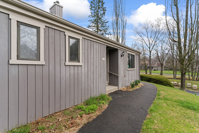 Building Photo - 36 Algonquin Ln