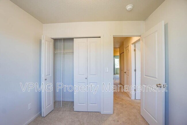 Building Photo - 2116 NE 115th Ct