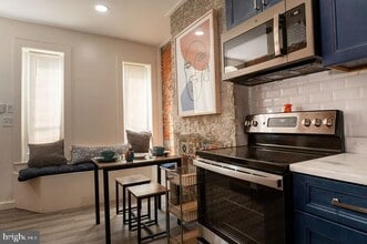 Building Photo - 1915 N Darien St