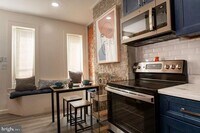 Building Photo - 1915 N Darien St