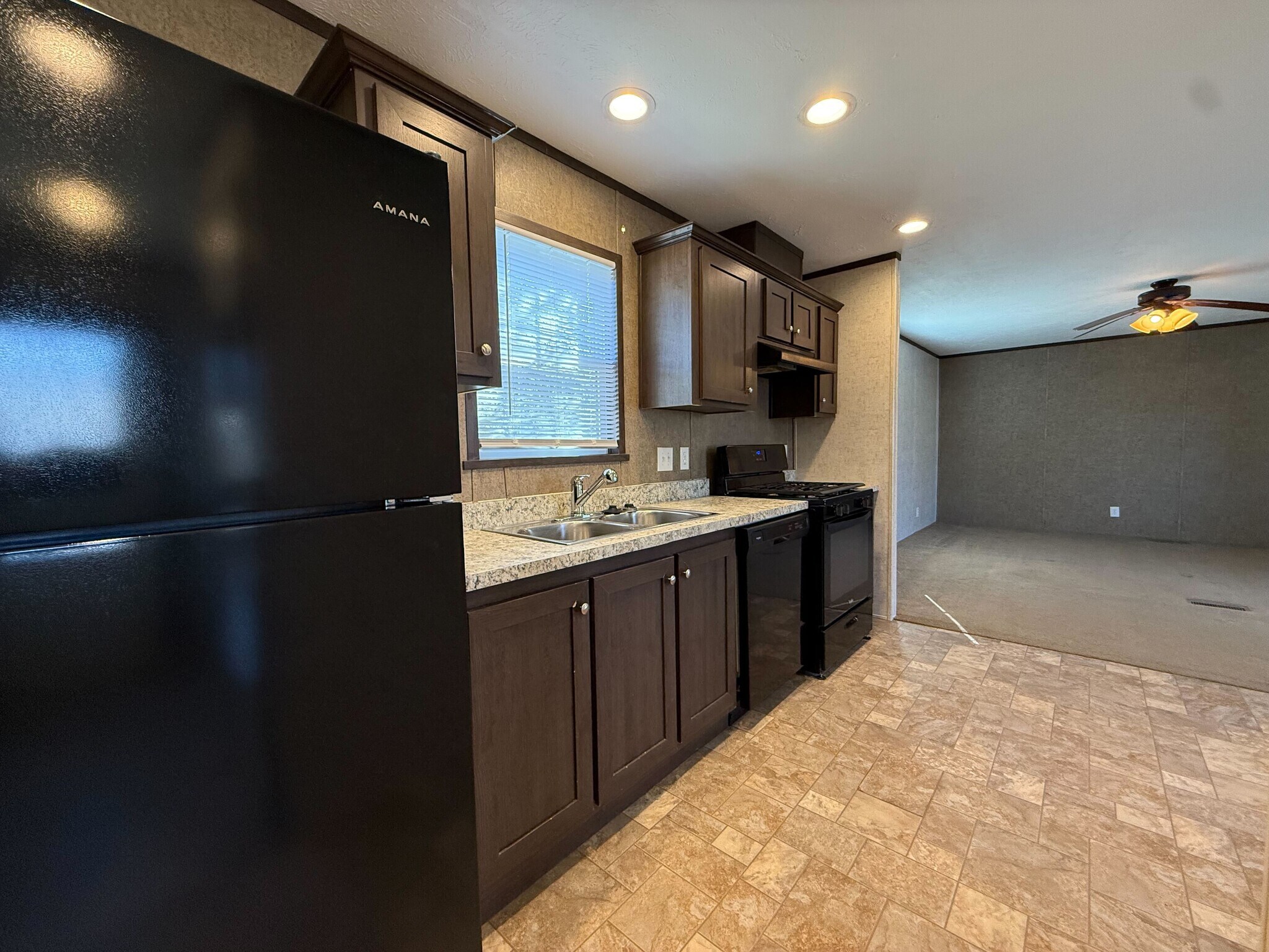 Building Photo - 11975 Creekview Ave