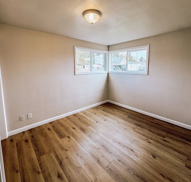 Building Photo - Newer Remodeled 2 Bed, 1.5 Bath – Private & Tucked Away Gem