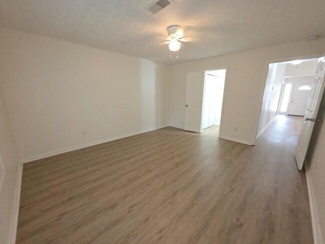 Building Photo - 452 Booth Cir SW