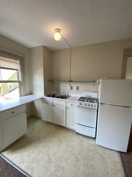 Building Photo - 418 Waukazoo Ave