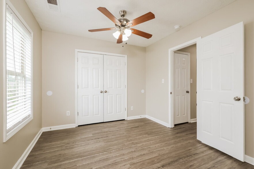 Building Photo - 8507 Bucking Trail Ct