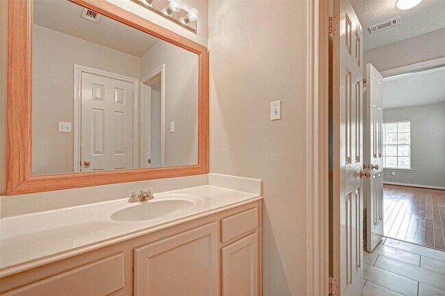 Building Photo - 12419 Shadycrest Dr