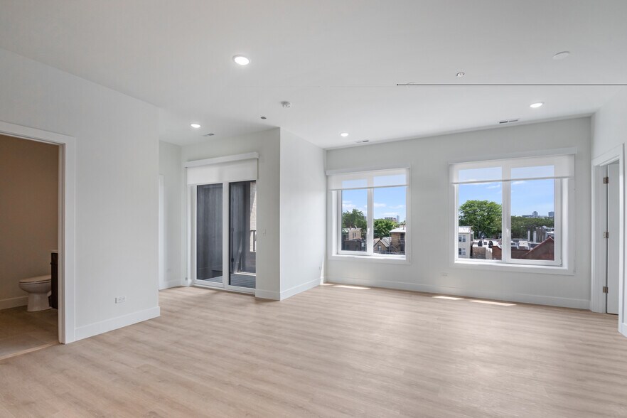Building Photo - 1628 N Damen Ave