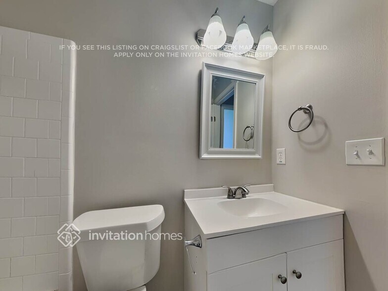 Building Photo - 390 Bass Way NW