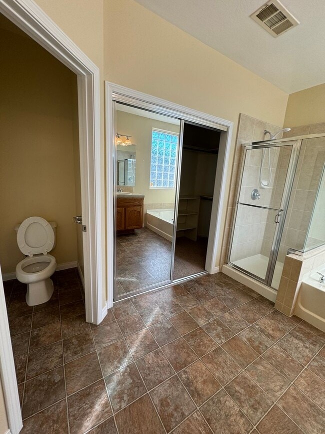 Building Photo - Spacious Stockdale Ranch Home!