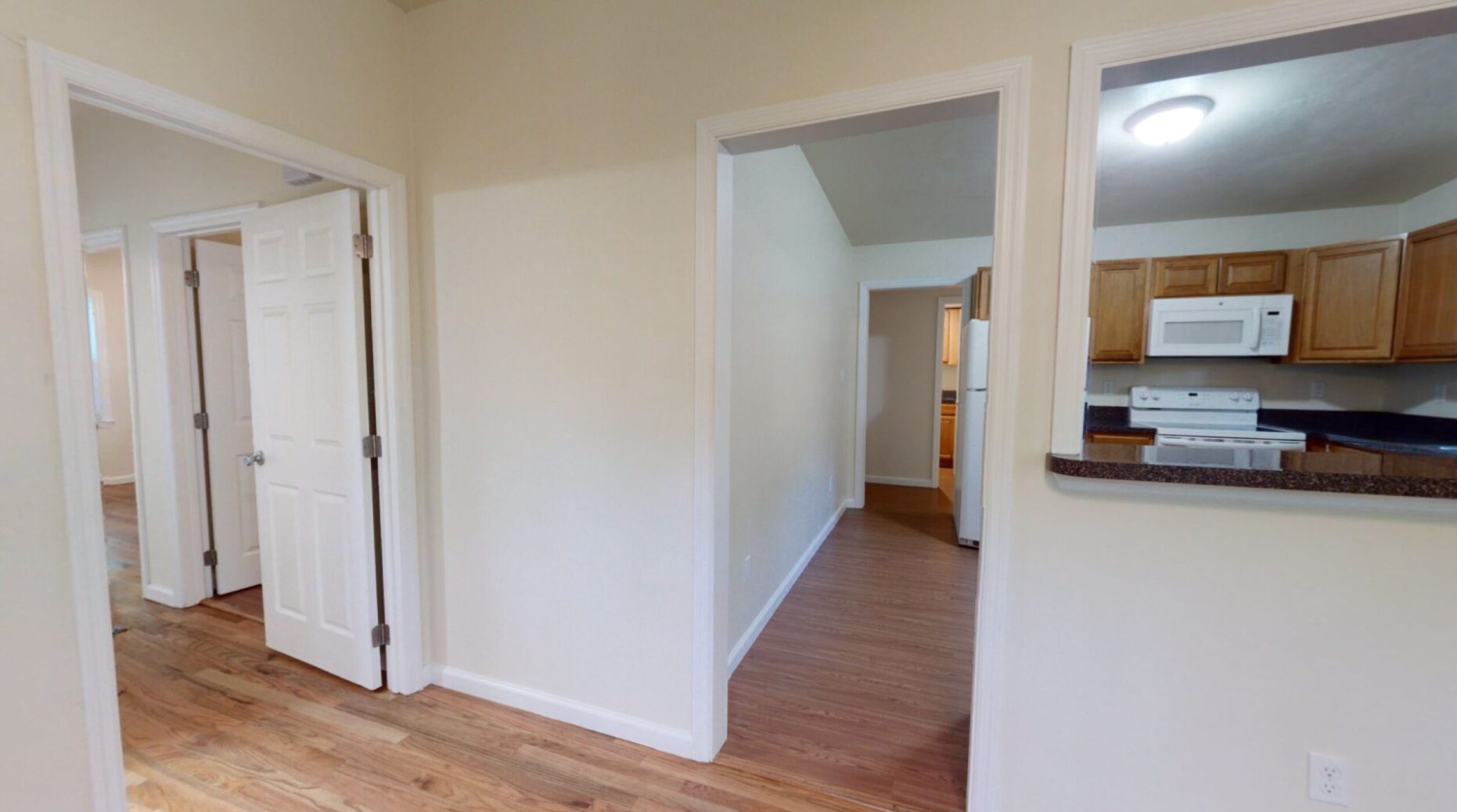 Building Photo - 1633 Mayhew St