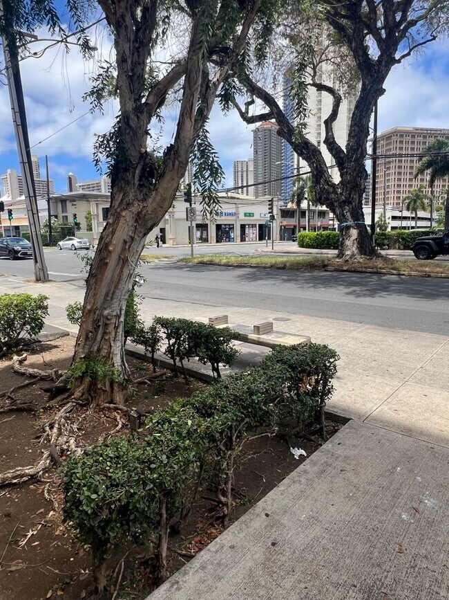 Building Photo - Beautifully Updated 1BR Condo Minutes from Waikiki/Ala Moana