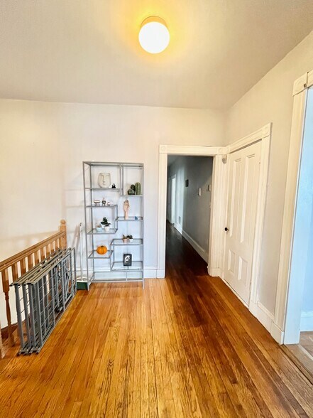 Building Photo - 140 Cedar St