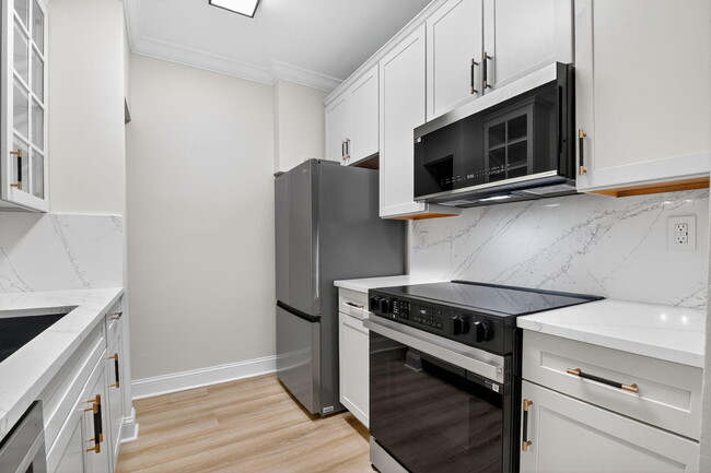 Building Photo - 630 S Sapodilla Ave