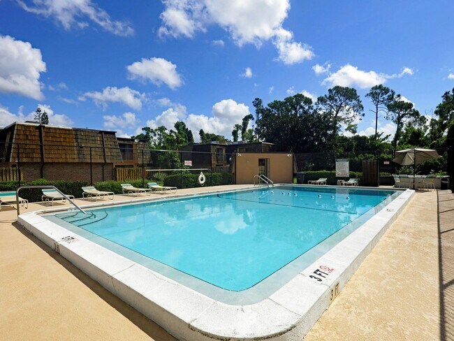 Building Photo - Parkwoods 5580-2