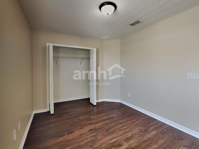 Building Photo - 366 Cabana View Way