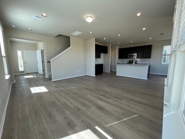 Building Photo - 108 Living Reef Dr
