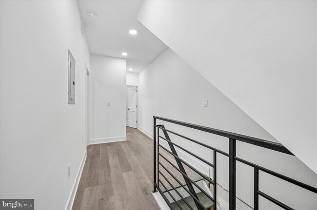 Building Photo - 5719 Cambridge St