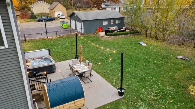 Building Photo - 924 Capital St