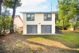 Building Photo - Quaint One BR Frog Rental - Steps from Park Circle with Private Yard!