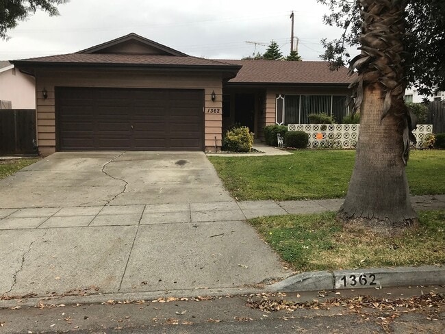 Building Photo - Home adjacent to park with new paint and n...