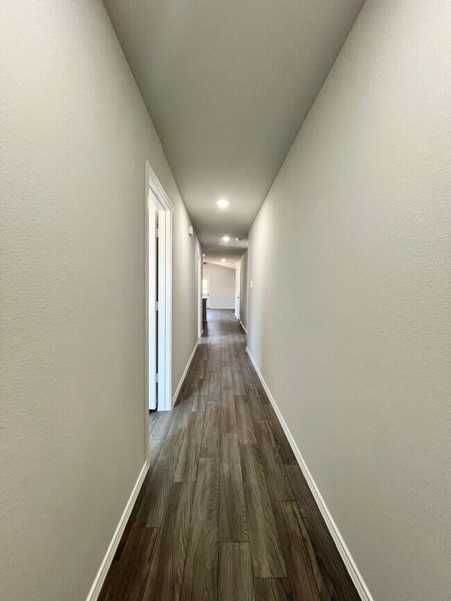 Building Photo - New Home in New Tolar Oaks Neighborhood