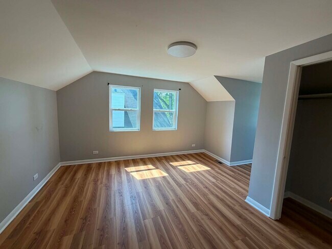 Building Photo - 9243 Lynwood Dr