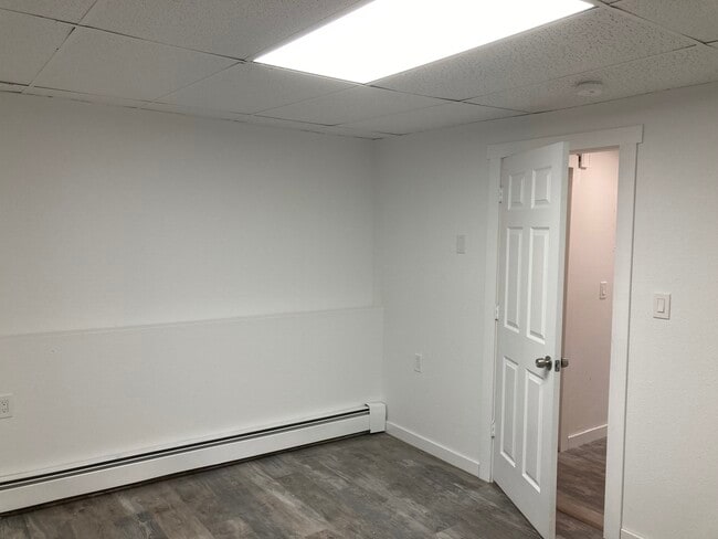 Building Photo - 4th Ave 6 Plex