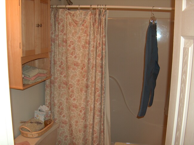 Building Photo - 486 Riverview Dr