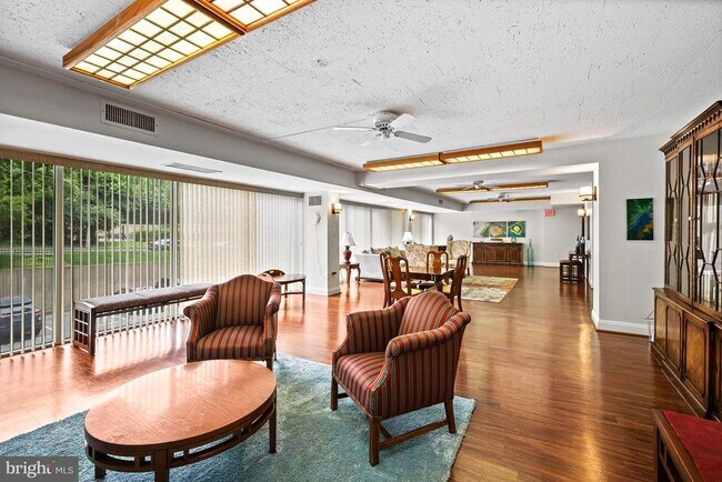 Building Photo - 1300 Army Navy Dr