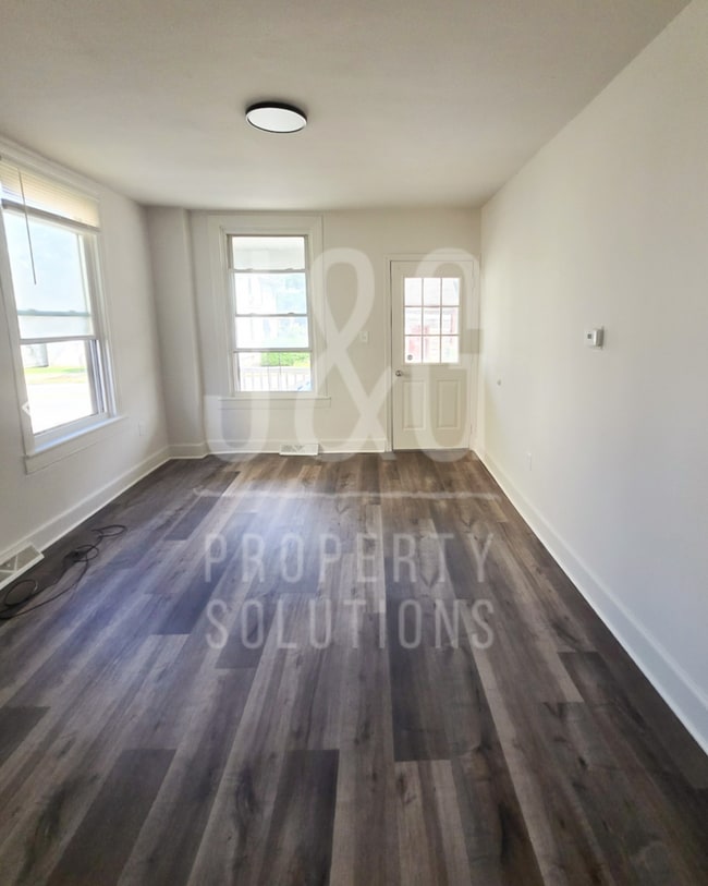 Building Photo - 2 Bed room