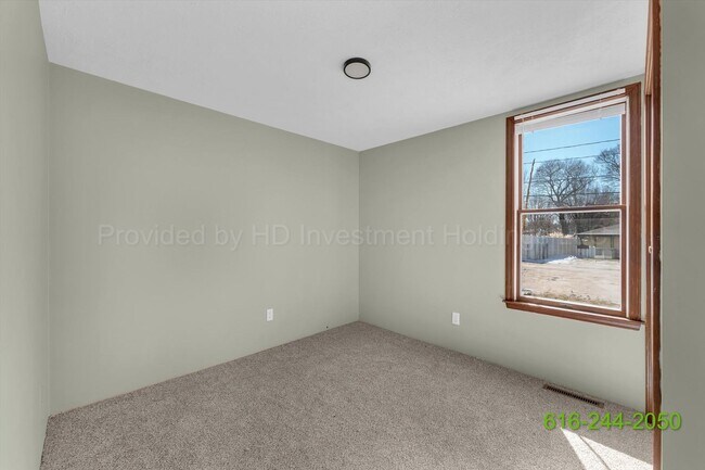 Building Photo - 110 W Elm St