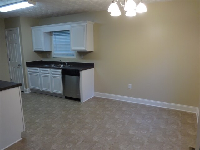 Building Photo - 718 Nottingham Dr