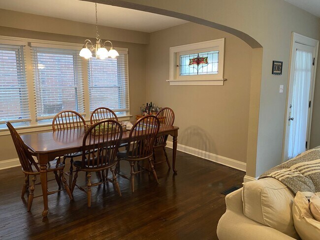 Building Photo - Large Spacious Home with 2 Car Garage in South Hampton