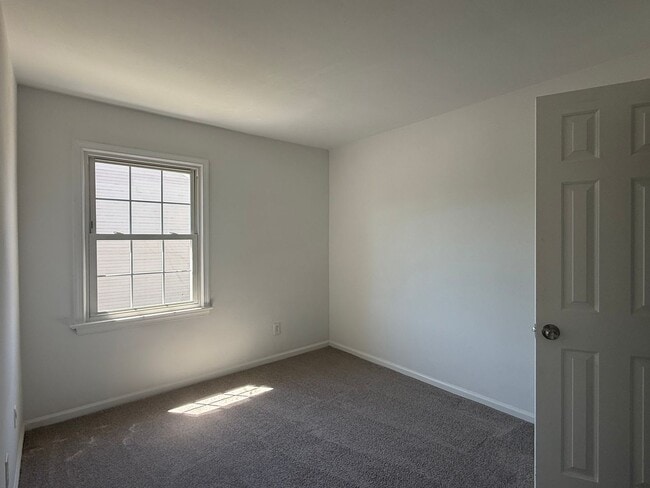 Building Photo - Virginia Beach Townhouse