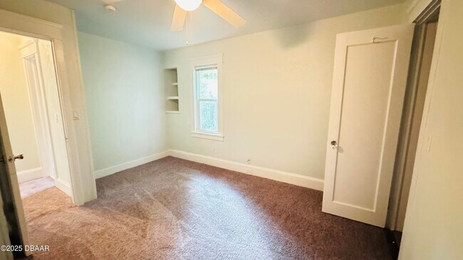 Building Photo - 215 Glenview Blvd