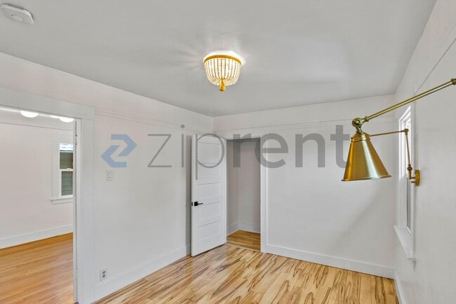 Building Photo - 3226 Star Ave