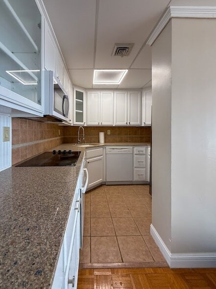 Building Photo - 4600 Ocean Dr