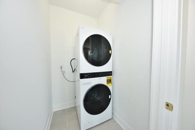 Building Photo - 104 E Prospect St