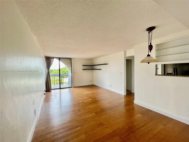 Building Photo - 2715 Tigertail Ave