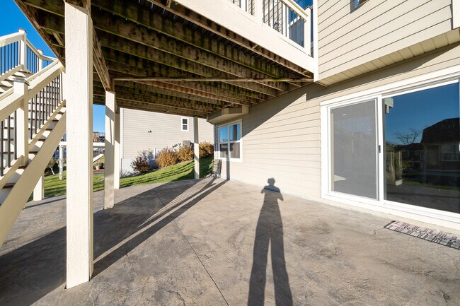 Building Photo - 5075 Jewel Ln N