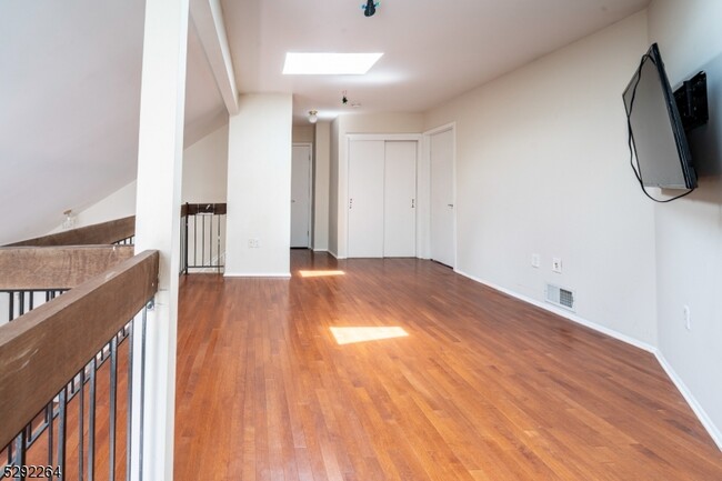 Building Photo - 221 Arrowood Way