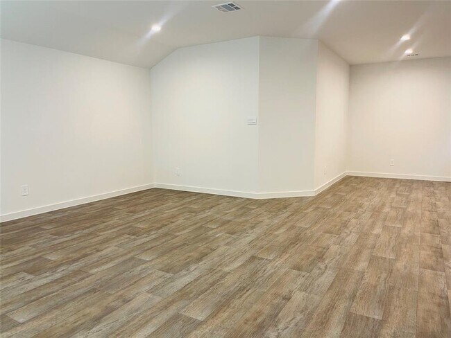 Building Photo - 4404 Aspen Rd
