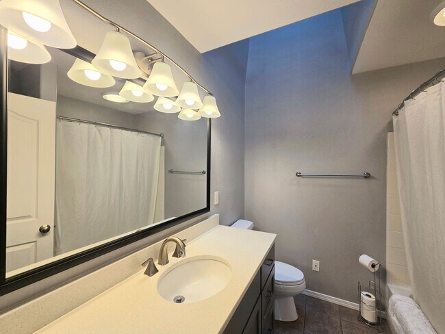 Building Photo - Grandiose Home on 1 Acre -- in East Wenatchee for Rent!!