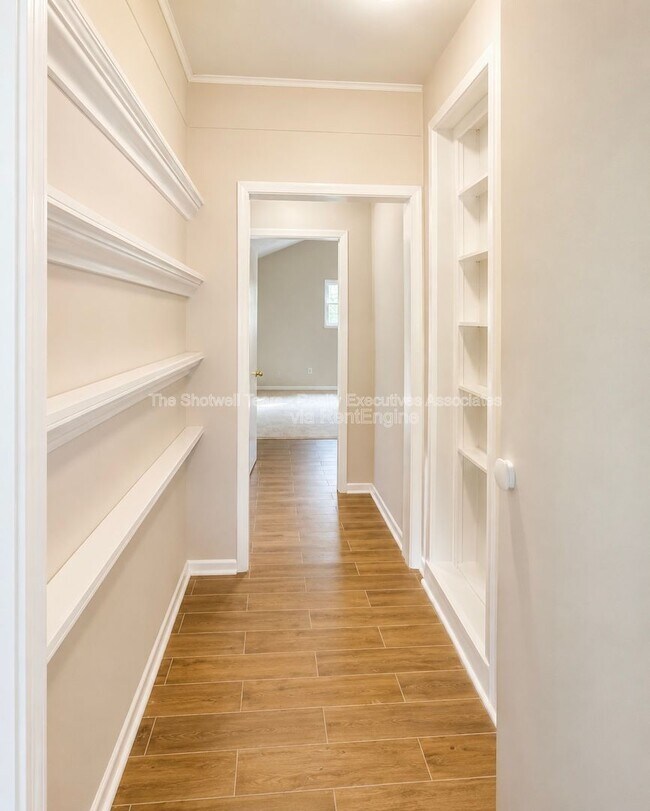 Building Photo - 11104 Hughlan Dr
