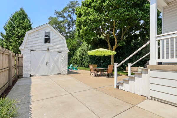 Building Photo - 753 Saint Clair St