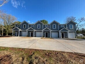 Building Photo - Lillie B Townhomes