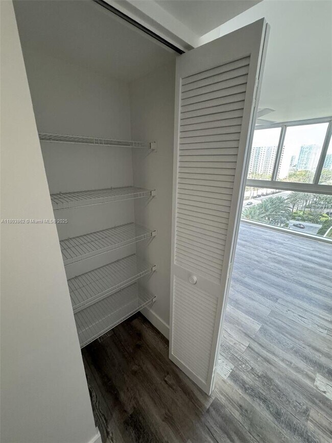 Building Photo - 15645 Collins Ave